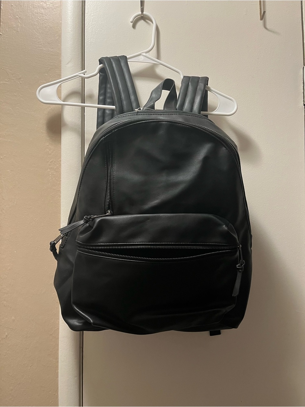 Classic Black women’s Backpack - Sleek Everyday Carry
